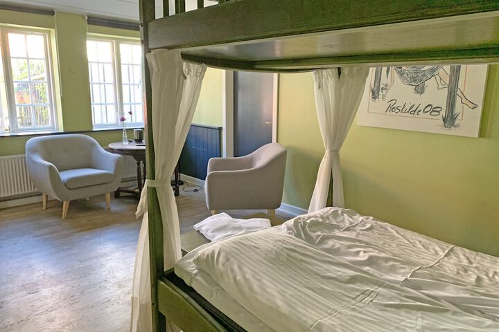 Room 8 of 22