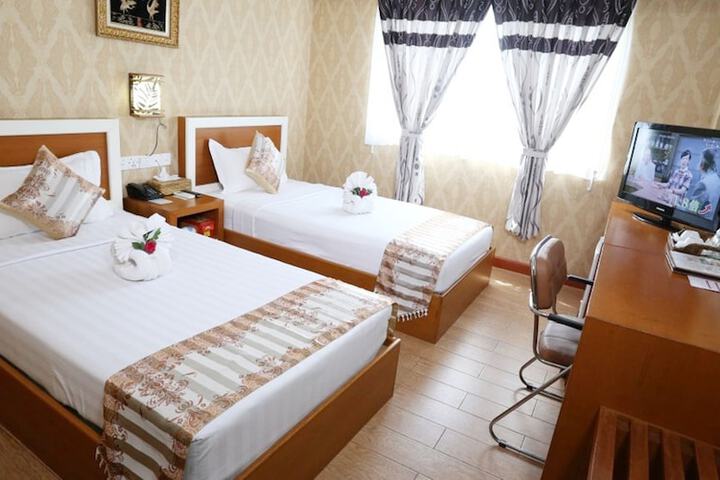 Room 8 of 35
