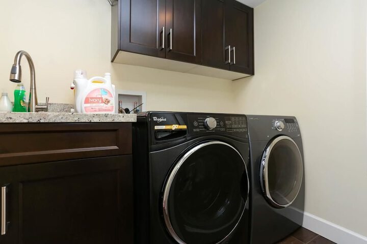 Laundry 18 of 27