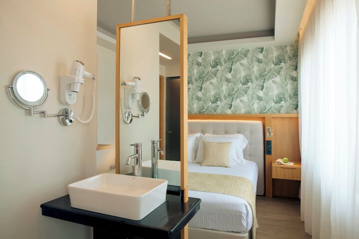 Room 107 of 159
