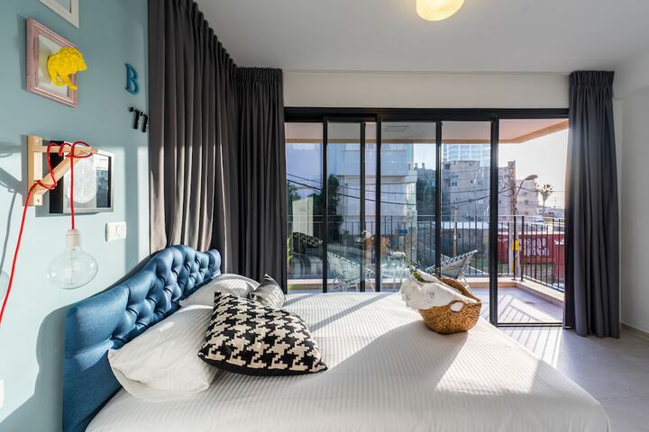 Room 10 of 77