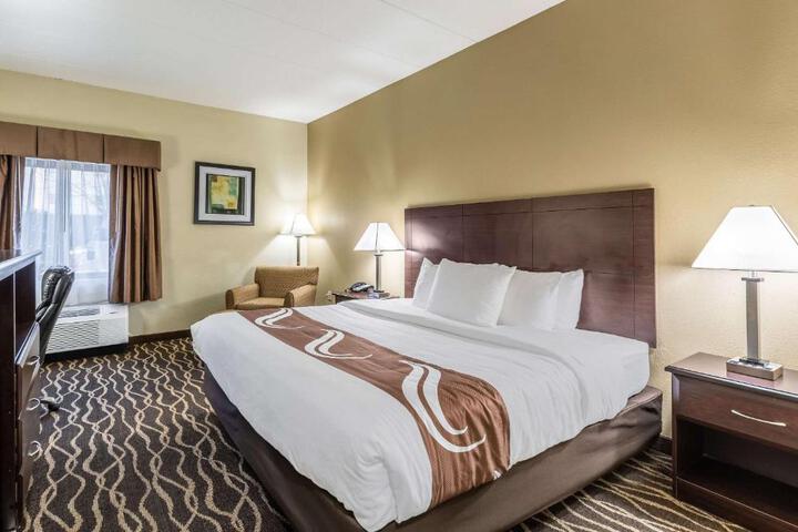 1 King Bed (11 of 18)