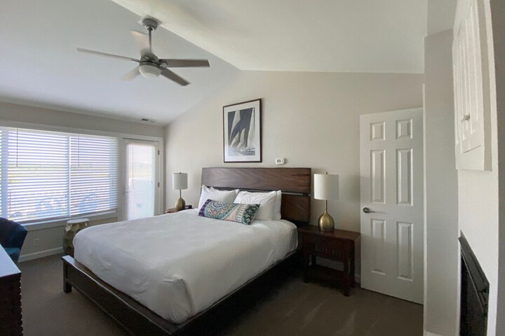 Room 3 of 65