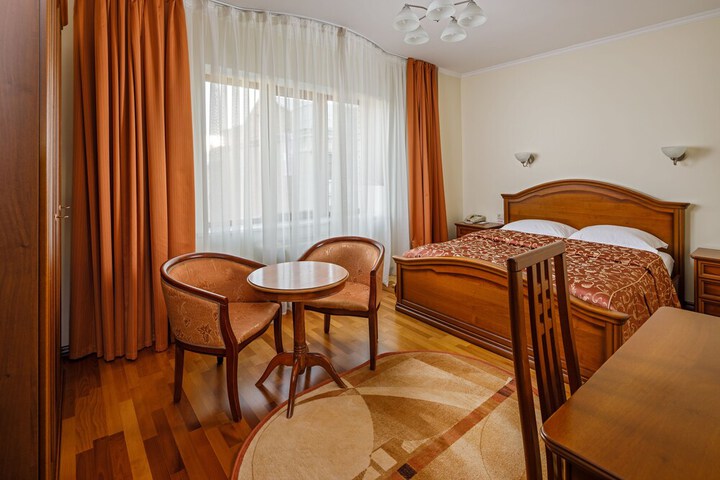 Room 5 of 19