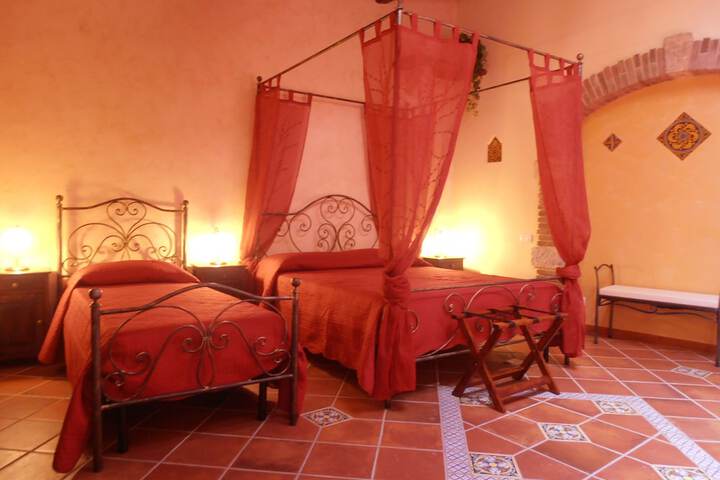 Room 4 of 63