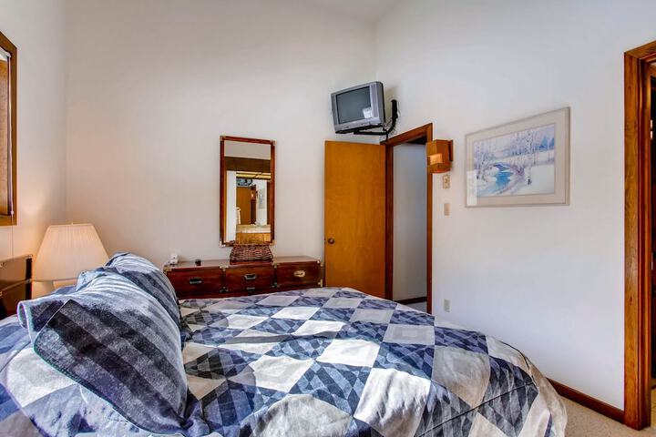 Room 3 of 27