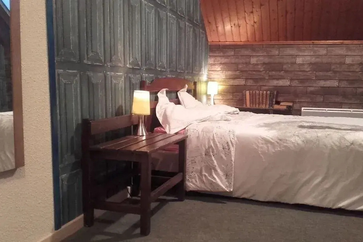 Room 3 of 12
