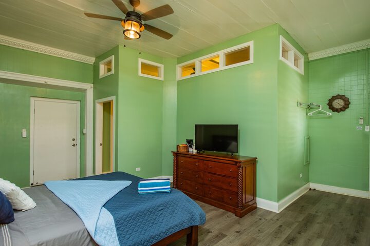 Room 16 of 171