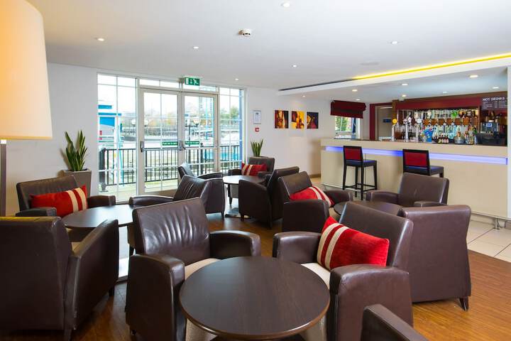 Lounge 26 of 35