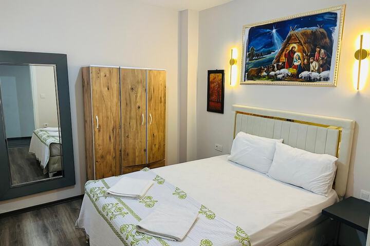 Room 2 of 5