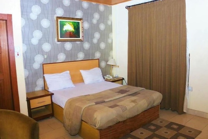 Room 13 of 27