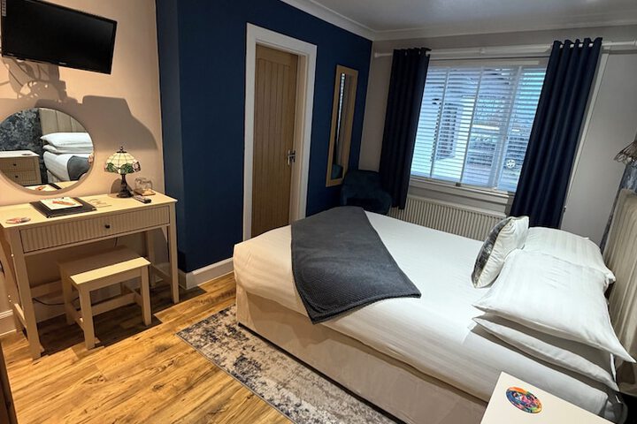 Room 4 of 36