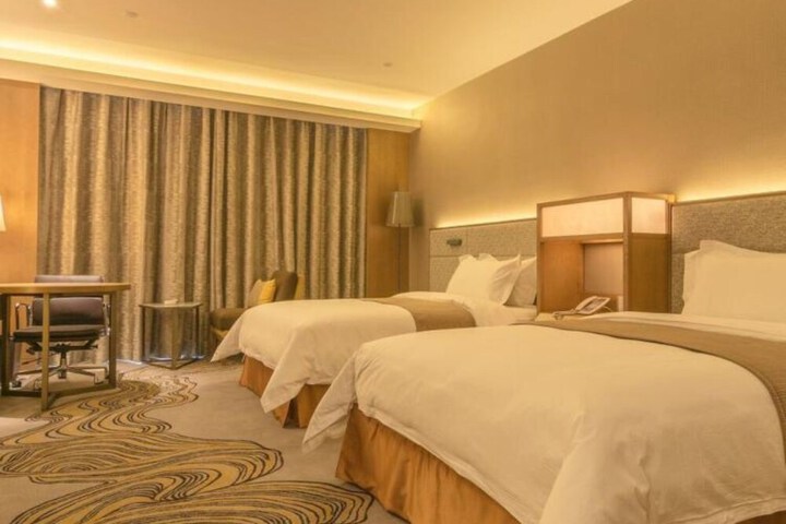 Room 9 of 42