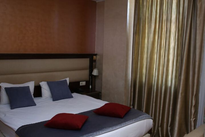 Room 80 of 122