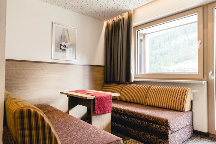 Room 47 of 106