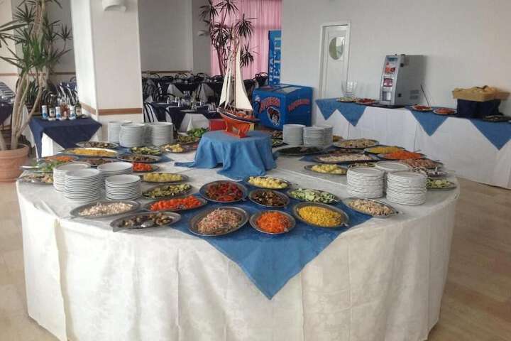 Dining 9 of 19