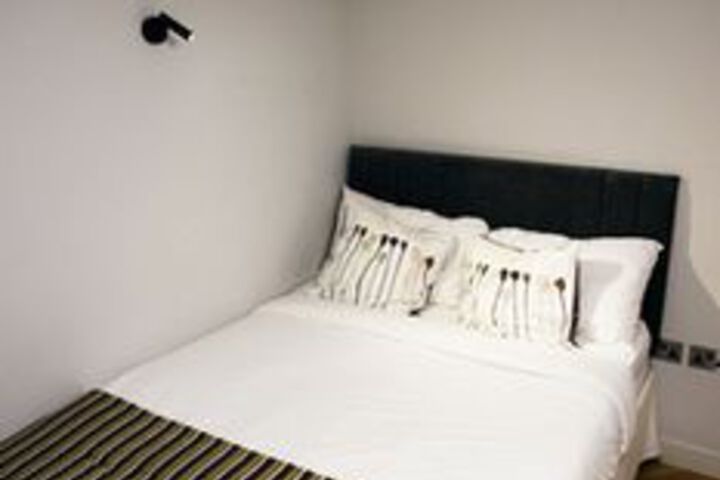 Room 11 of 27