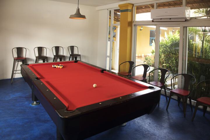 Lounge 19 of 24