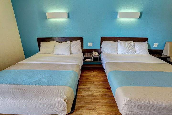 2 Queen Beds (4 of 28)