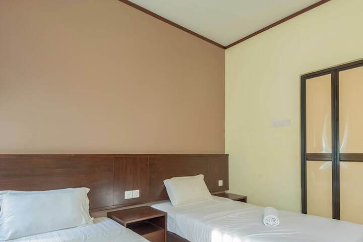Room 8 of 35