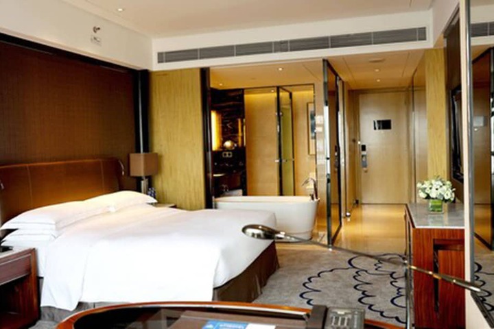 Room 5 of 97