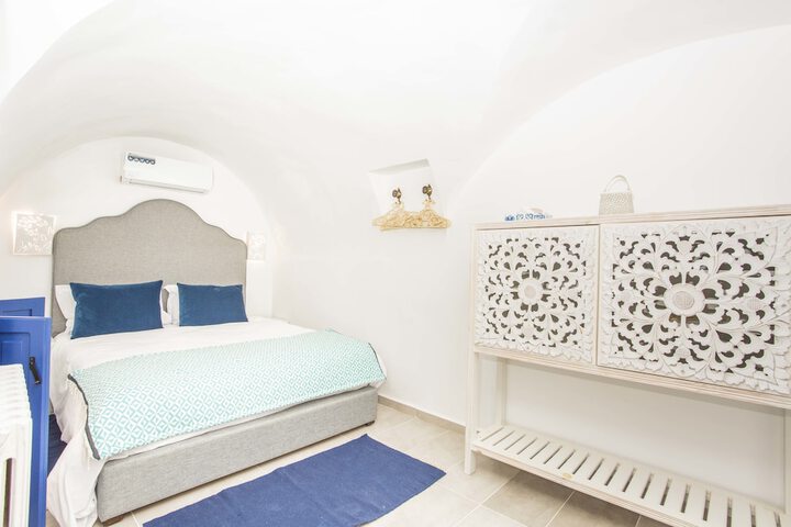 Room 2 of 33