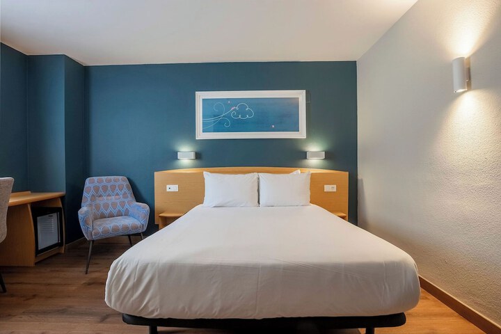 Room 18 of 107