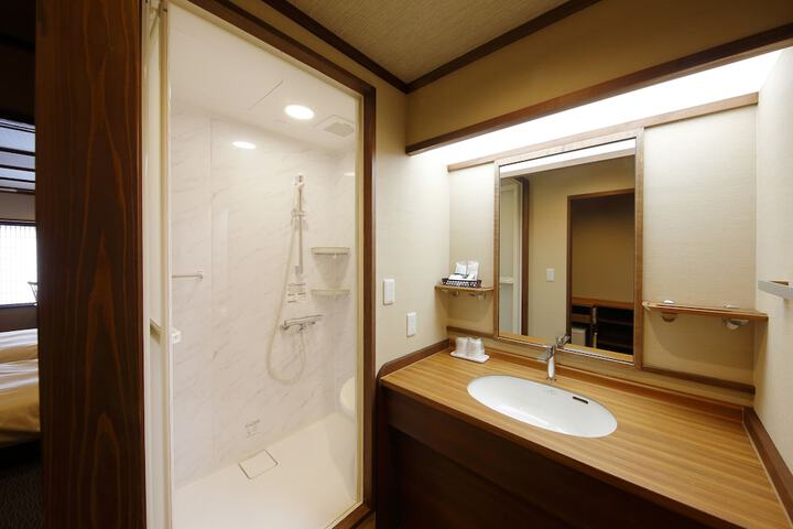 Room 25 of 40