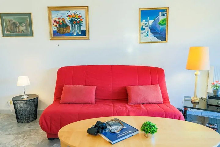 Room 12 of 21