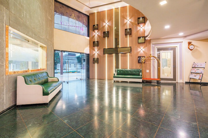 Hotel Interior 7 of 62