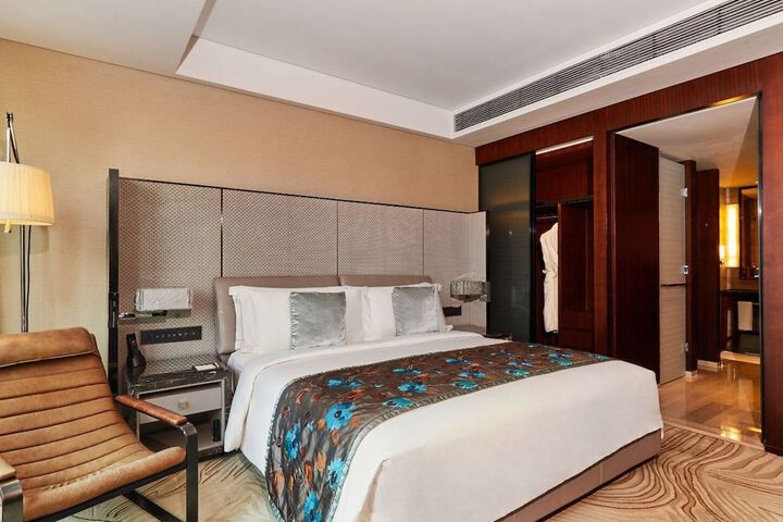 Room 36 of 102