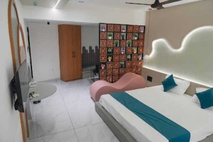 Room 3 of 20