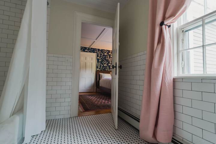 Room 28 of 44