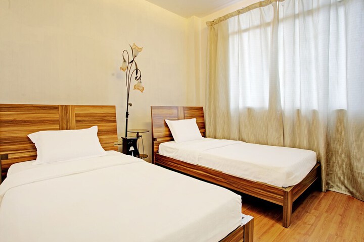 Room 13 of 27
