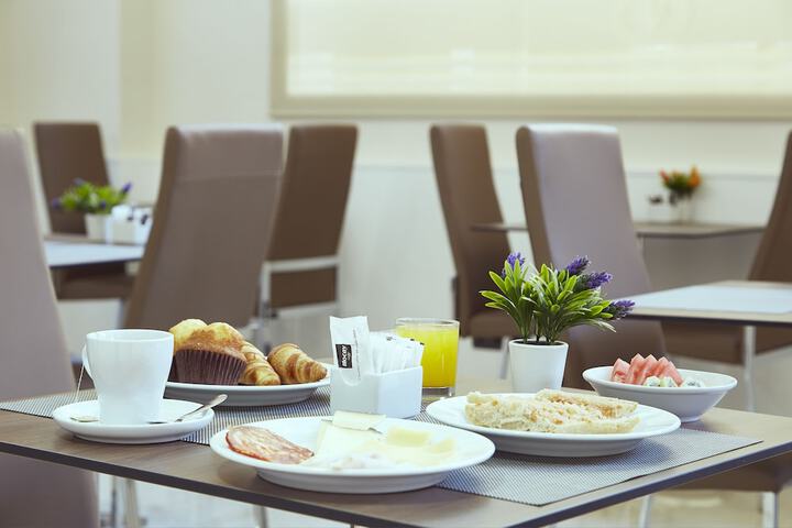 Breakfast area