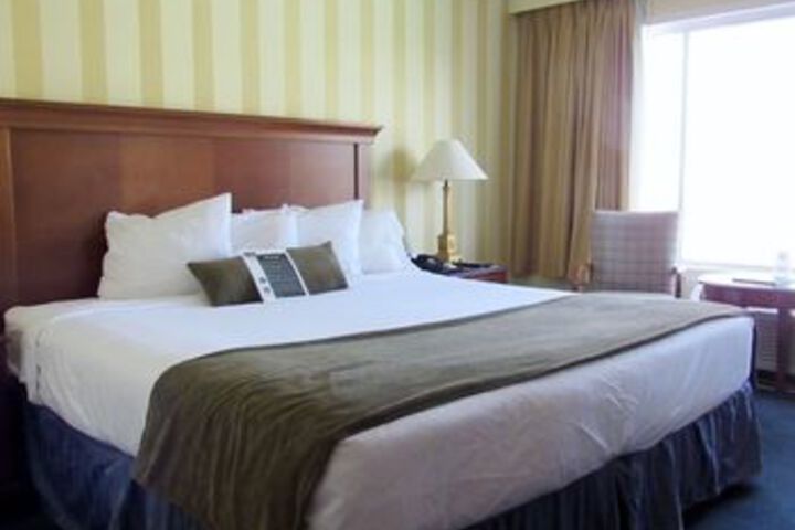 Room 7 of 18