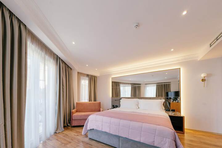 Room 6 of 25