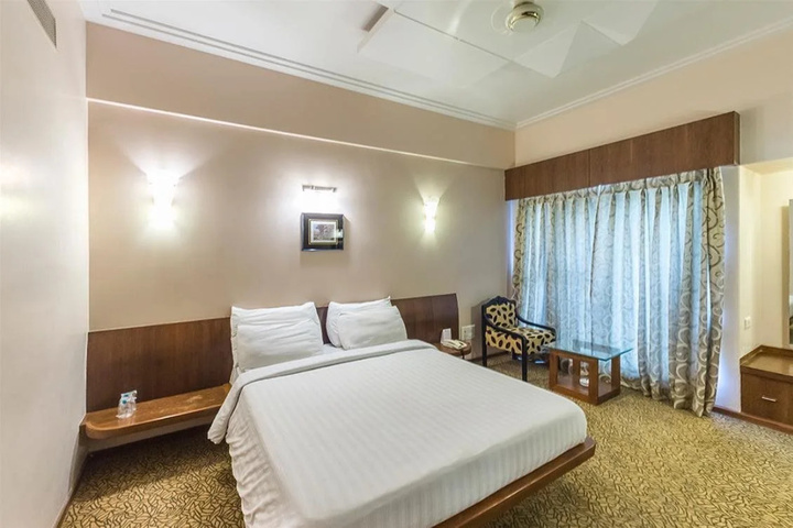 Room 6 of 19