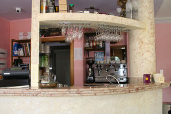 Lounge 25 of 51