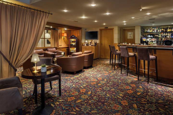 Lounge 41 of 45