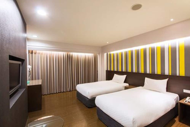 Room 7 of 18