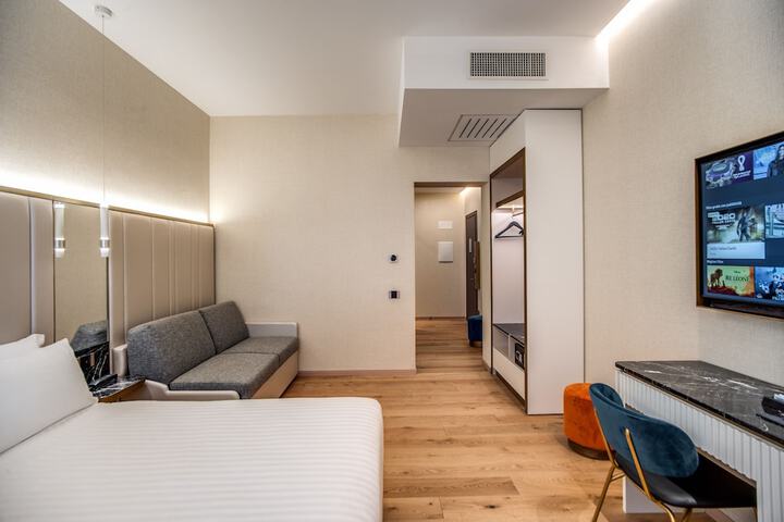 Room 26 of 114
