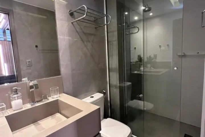 Room 6 of 11