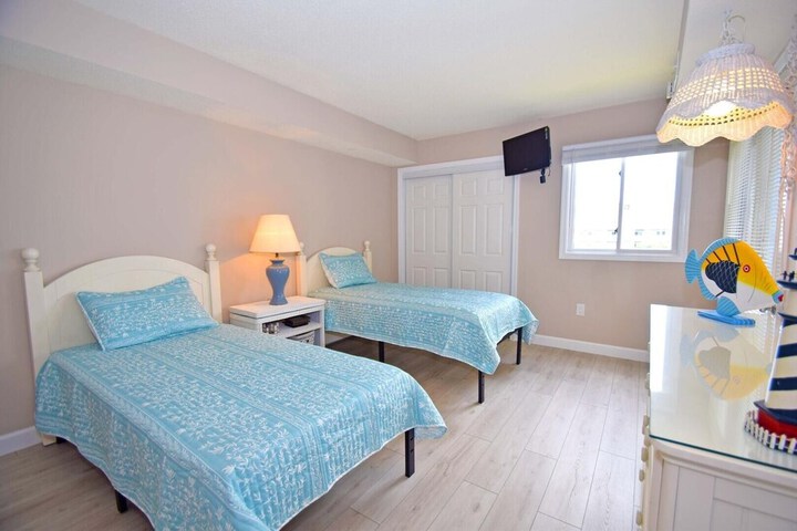 Room 5 of 17