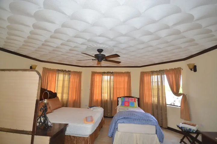 Room 5 of 18