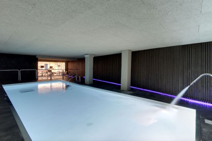 Pool 48 of 121