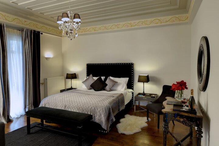 Room 8 of 35