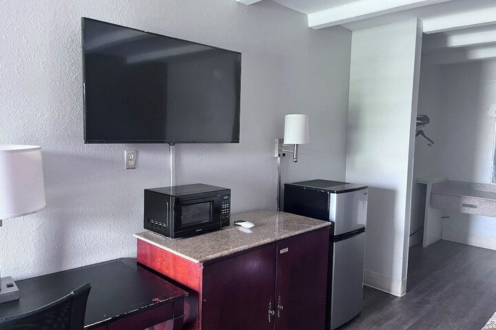 Room 5 of 7