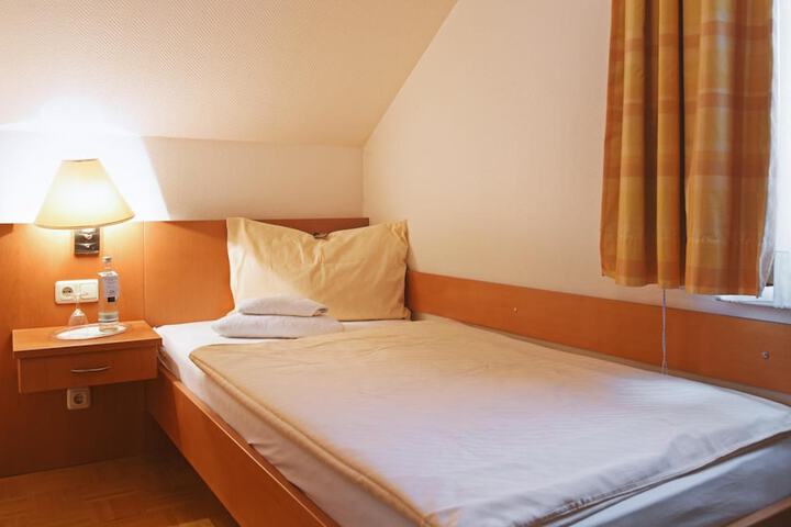 Room 32 of 53