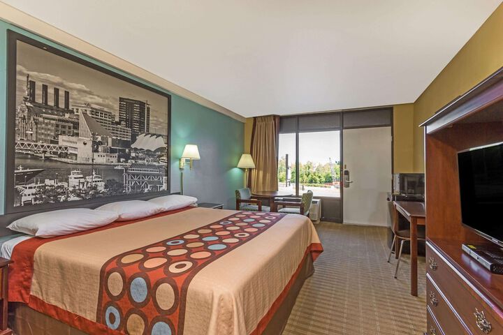 1 King Bed (5 of 13)